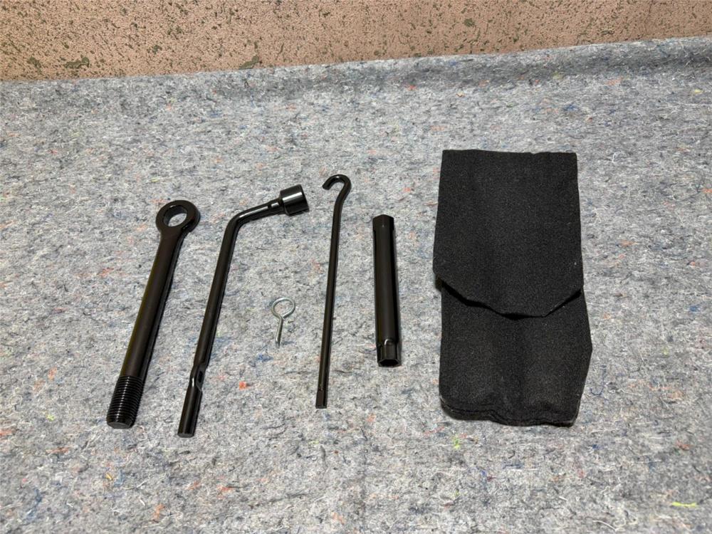 2016-2021 Hyundai Tucson Emergency Tire Jack & Tool Kit Set & Case OEM – photo 1