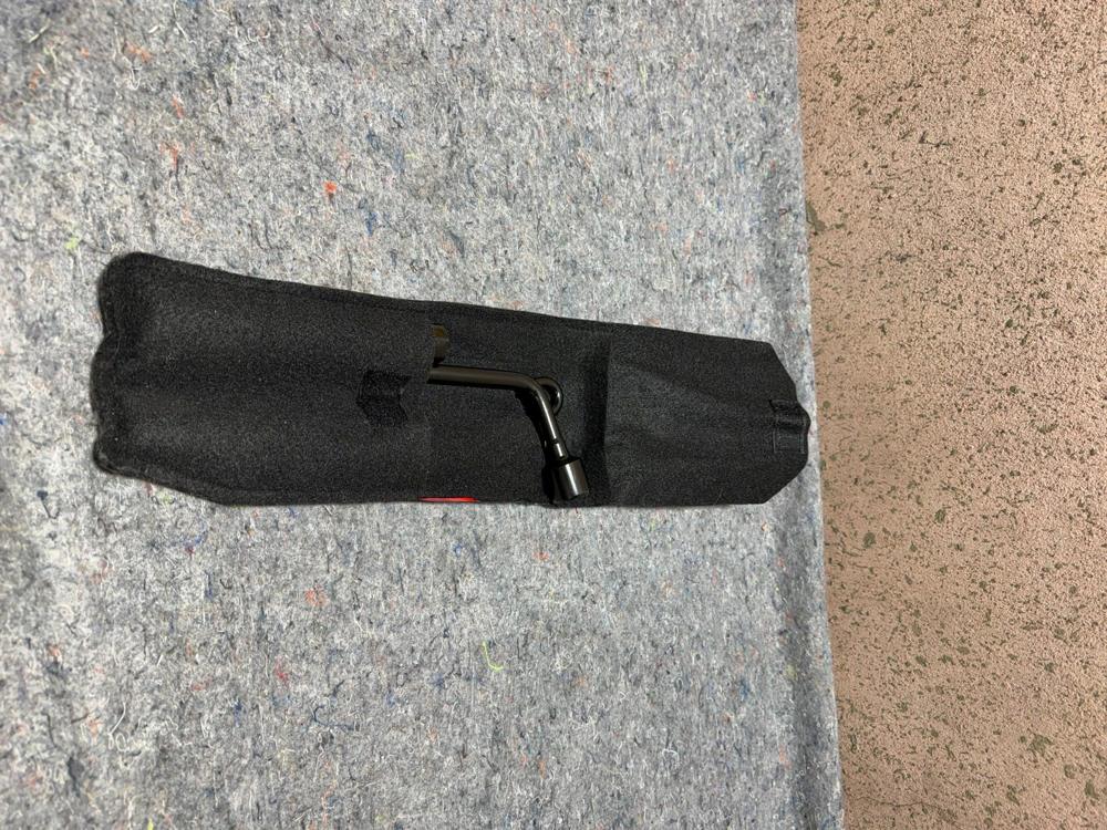 2016-2021 Hyundai Tucson Emergency Tire Jack & Tool Kit Set & Case OEM – photo 2