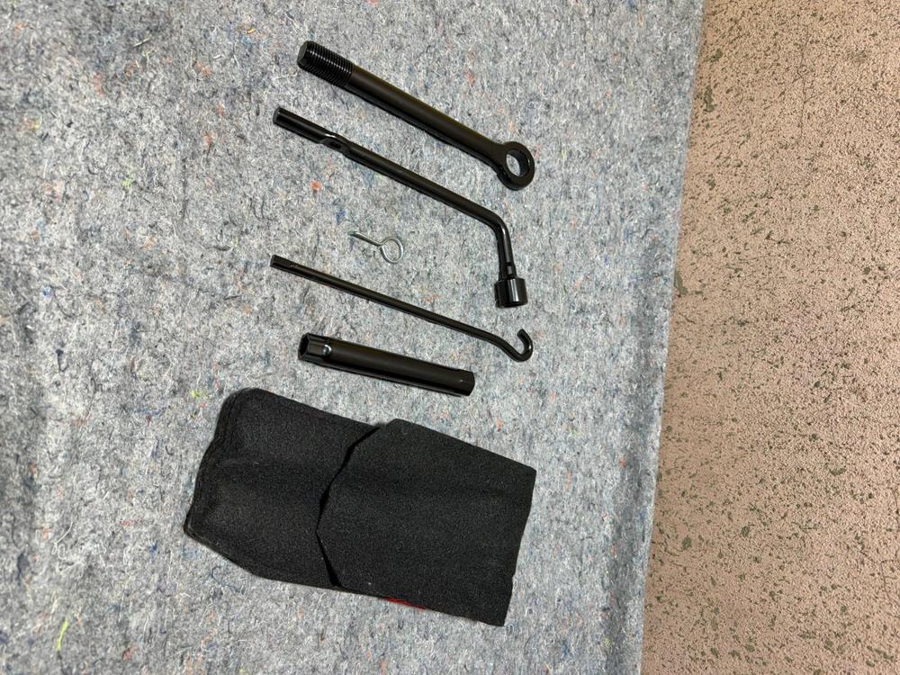 2016-2021 Hyundai Tucson Emergency Tire Jack & Tool Kit Set & Case OEM – photo 3