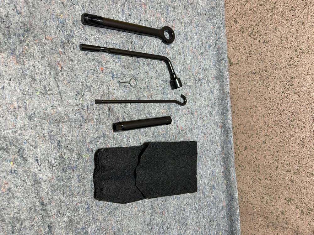 2016-2021 Hyundai Tucson Emergency Tire Jack & Tool Kit Set & Case OEM – photo 4
