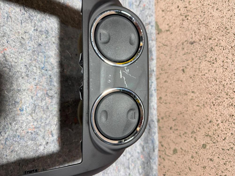 11-17 Jeep Compass Patriot Cfenter Dash Radio Vent Trim Bezel OEM – photo 1