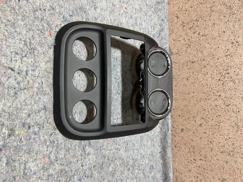 11-17 Jeep Compass Patriot Cfenter Dash Radio Vent Trim Bezel OEM – photo 2