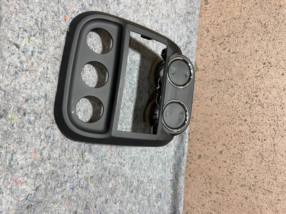 11-17 Jeep Compass Patriot Cfenter Dash Radio Vent Trim Bezel OEM – photo 3