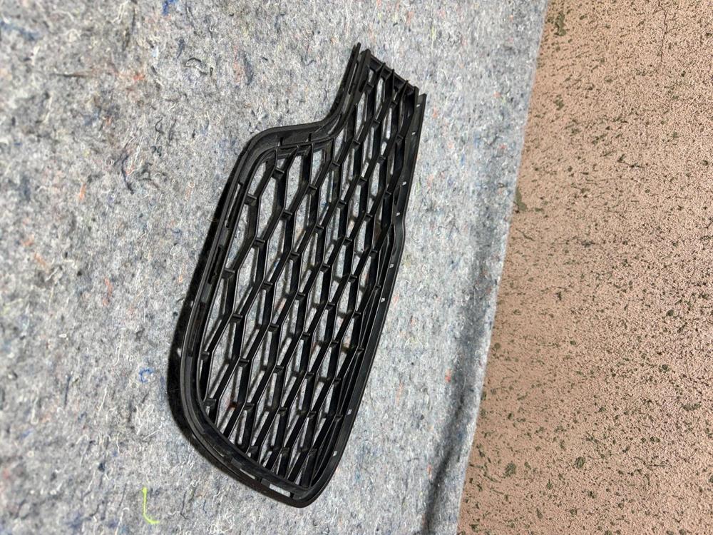 14-17 Maserati Ghibli Front Right Bumper Mesh Grille Bezel Cover OEM – photo 3