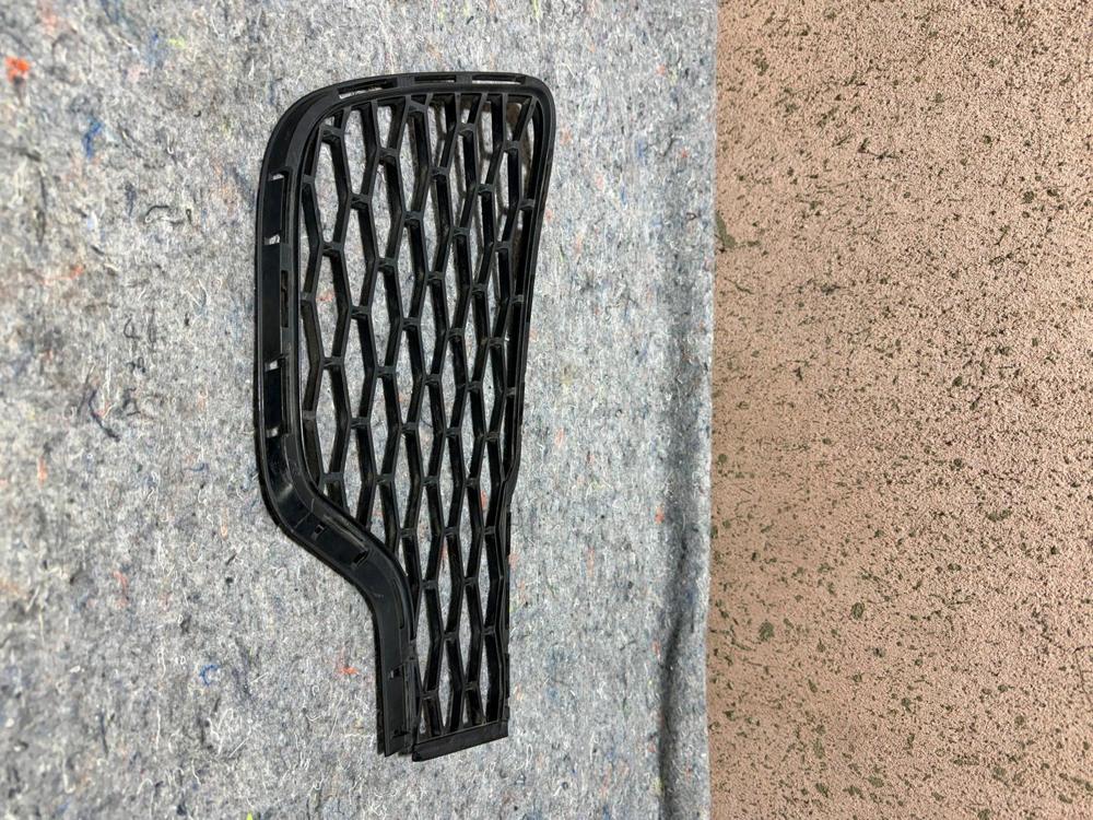 14-17 Maserati Ghibli Front Right Bumper Mesh Grille Bezel Cover OEM – photo 4