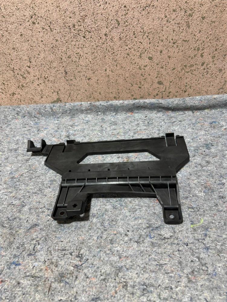 2014-2021 Maserati Ghibli M157 Battery Tray Holder Supportbracket 670031014 OEM – photo 1