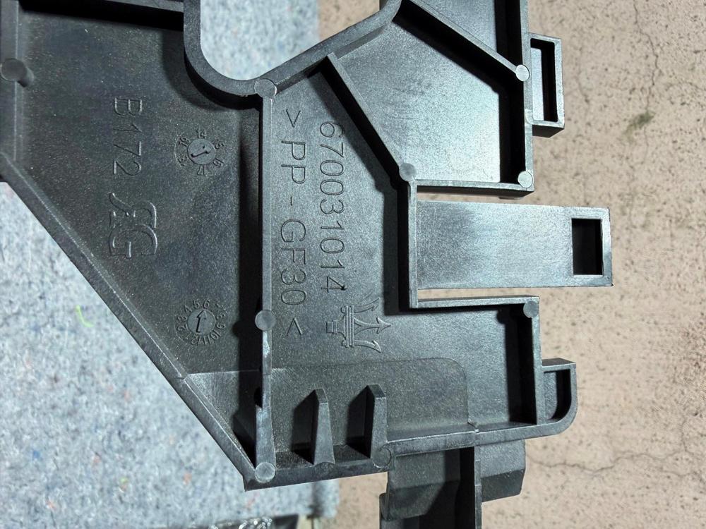 2014-2021 Maserati Ghibli M157 Battery Tray Holder Supportbracket 670031014 OEM – photo 2