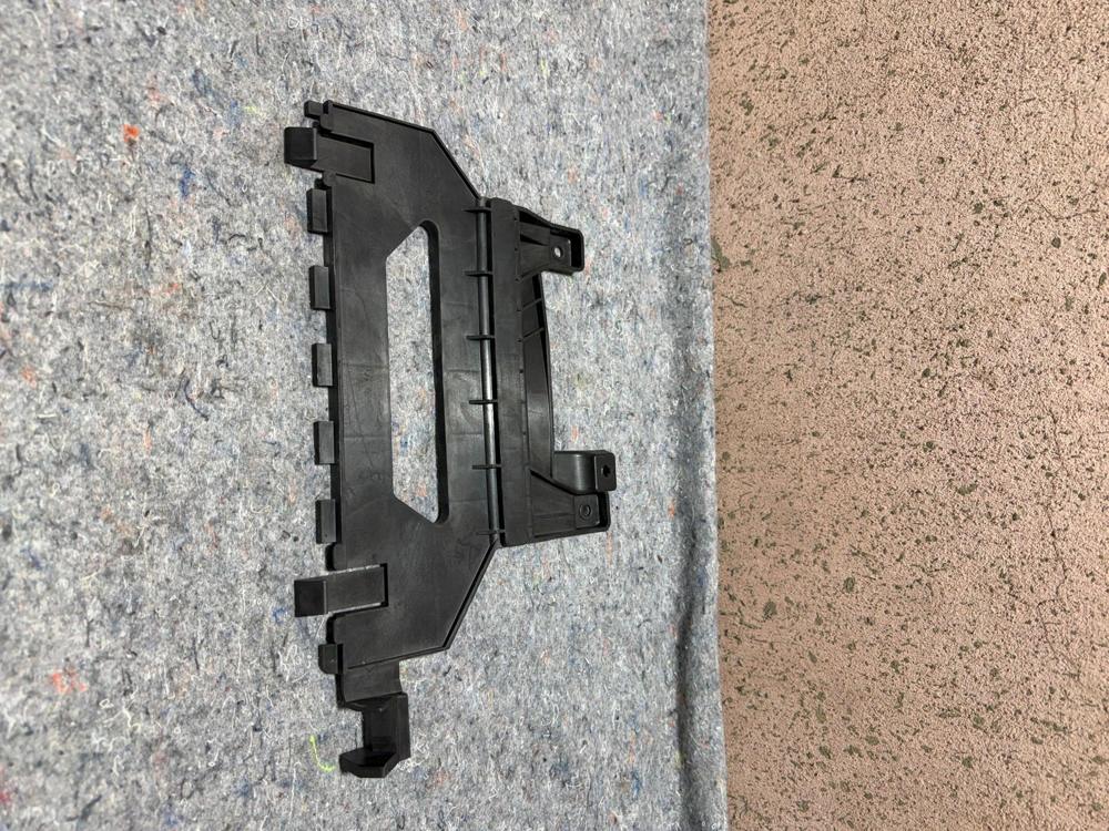 2014-2021 Maserati Ghibli M157 Battery Tray Holder Supportbracket 670031014 OEM – photo 3