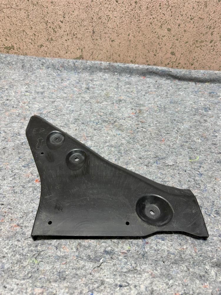 2014 2024 Infiniti Q50 Rear Right Tunnel Stay Bracket Cover OEM 74818MA0A – photo 1