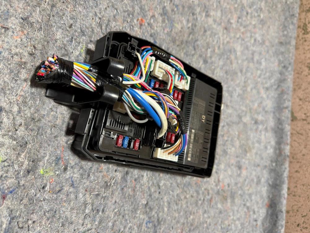 2015 Nissan Pathfinder Engine Room Fuse Box Control Module OEM 284B73JV0D – photo 2