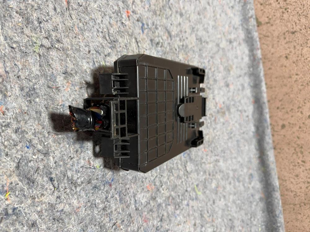 2015 Nissan Pathfinder Engine Room Fuse Box Control Module OEM 284B73JV0D – photo 3