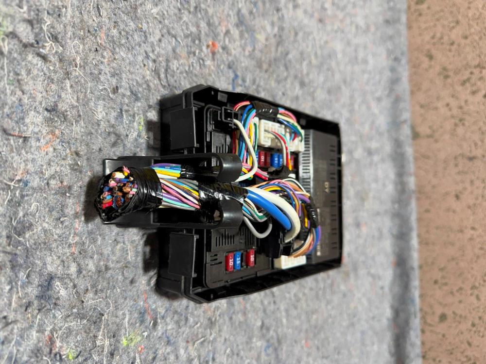 2015 Nissan Pathfinder Engine Room Fuse Box Control Module OEM 284B73JV0D – photo 4