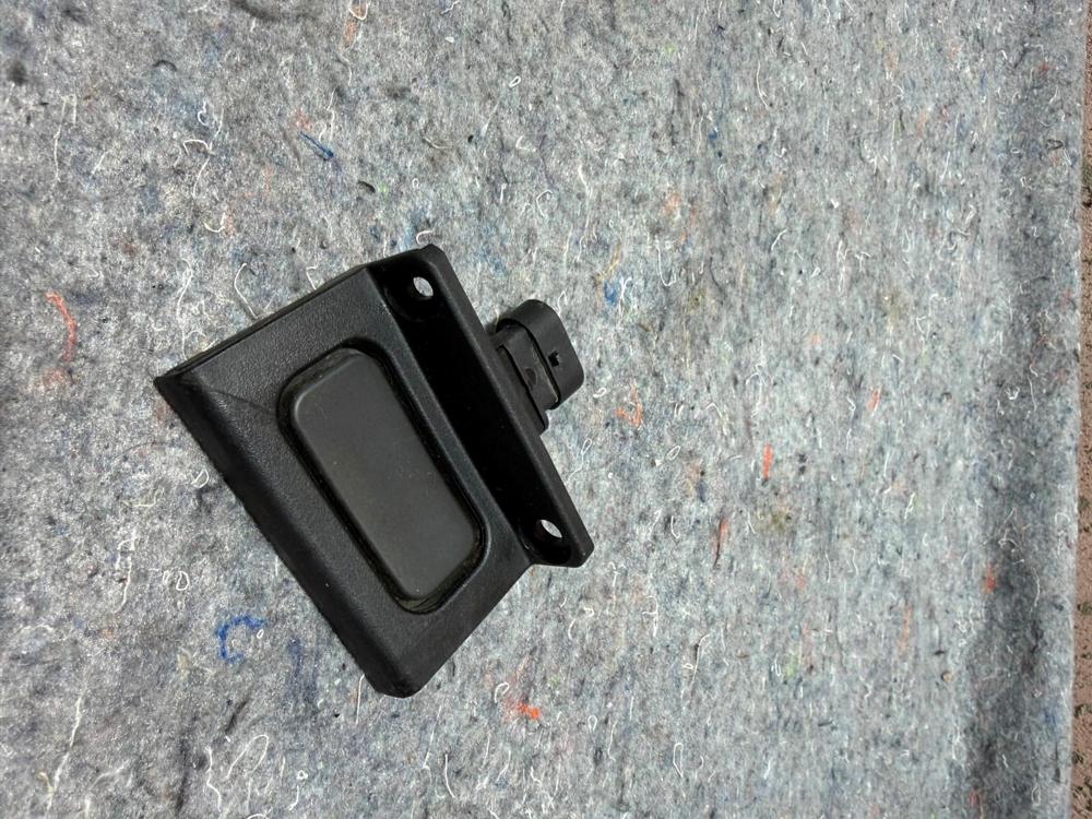 General Motors Genuine Parts 22751230 Door Latch Exterior Release Switch – photo 4