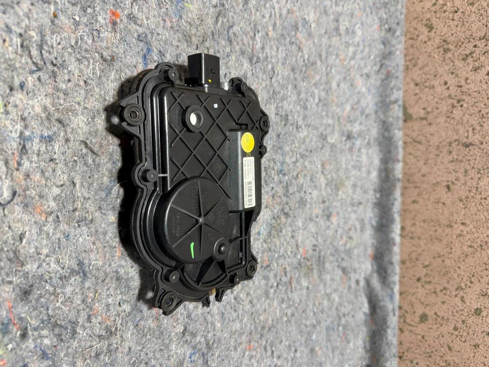 06-10 Bentley Flying Spur Left LH Door Soft Close Actuator 3D0837059B – photo 3