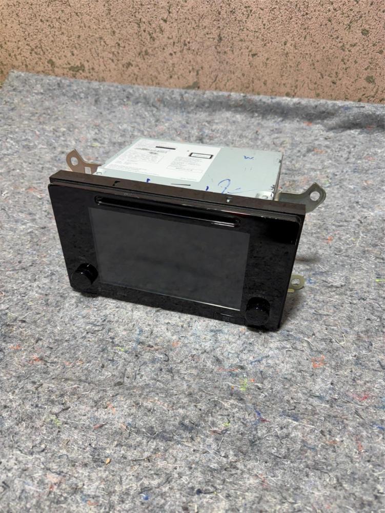 Toyota Tacoma 2016-2019 NAV Display Radio Raceiver CD Non Jbl 86100-04160 OEM – photo 1