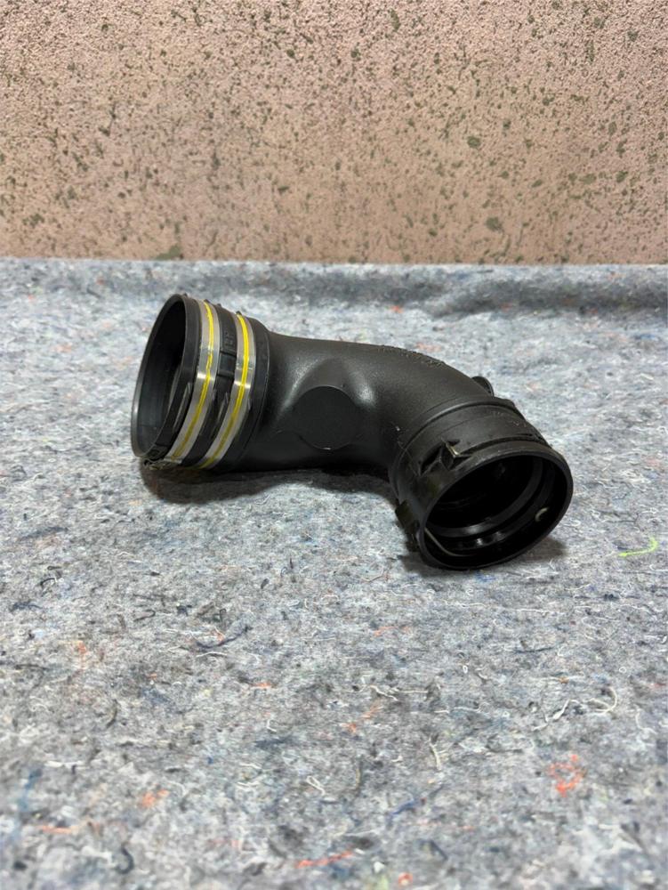 14-17 Maserati Ghibli Right Turbo Intercooler Hose Air Duct Tube 670001590 OEM – photo 1