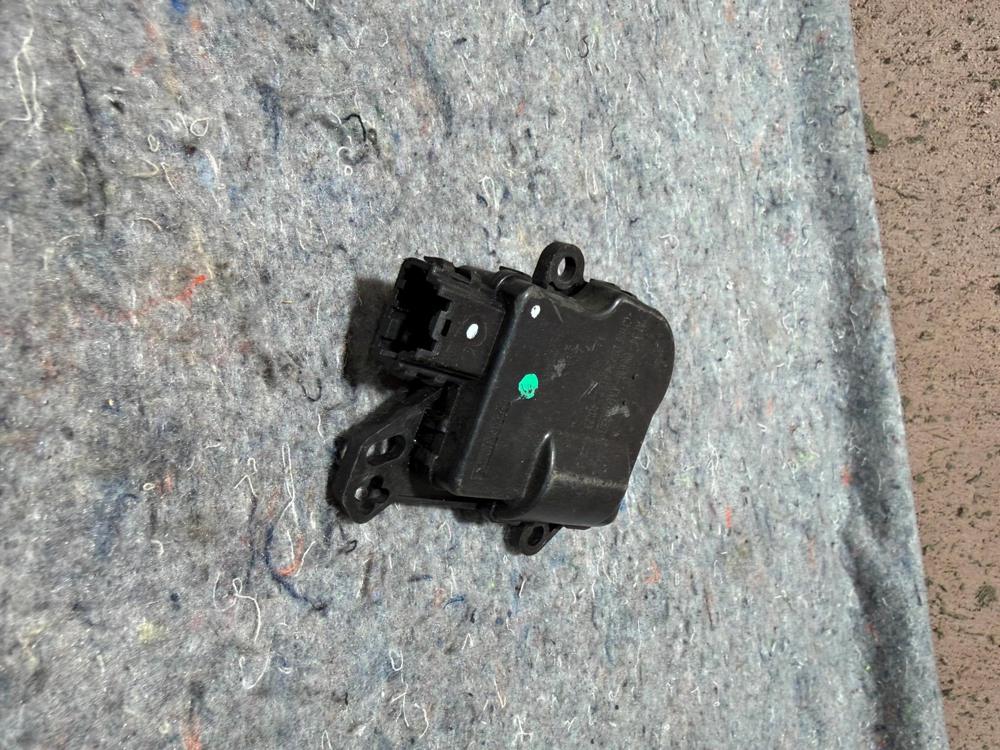 2009 Lincoln Navigator HVAC Actuator AI3419E616AA – photo 3
