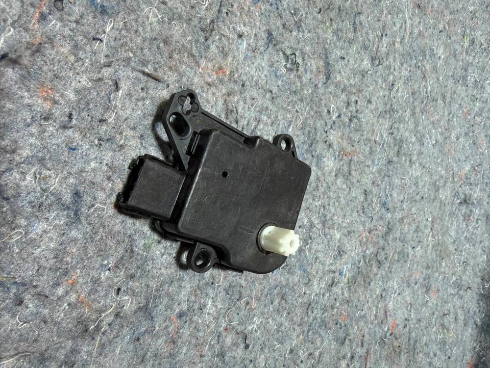 2009 Lincoln Navigator HVAC Actuator AI3419E616AA – photo 4