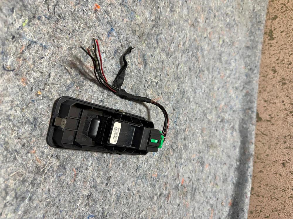 Land Rover Front Passenger Switch LR3 Range Sport 05-09 YUD501070PVJ – photo 4