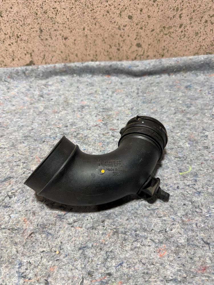 14-17 Maserati Ghibli Air Intake Inlet Resonator Sleeve Hose Tube 670001591 OEM – photo 1