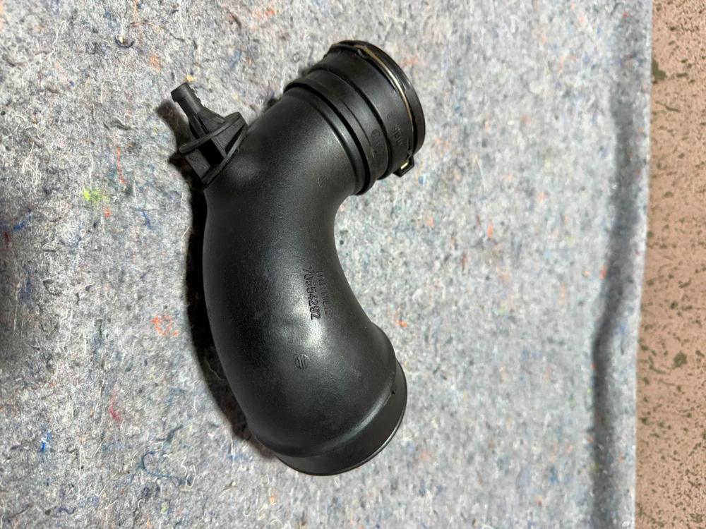 14-17 Maserati Ghibli Air Intake Inlet Resonator Sleeve Hose Tube 670001591 OEM – photo 3