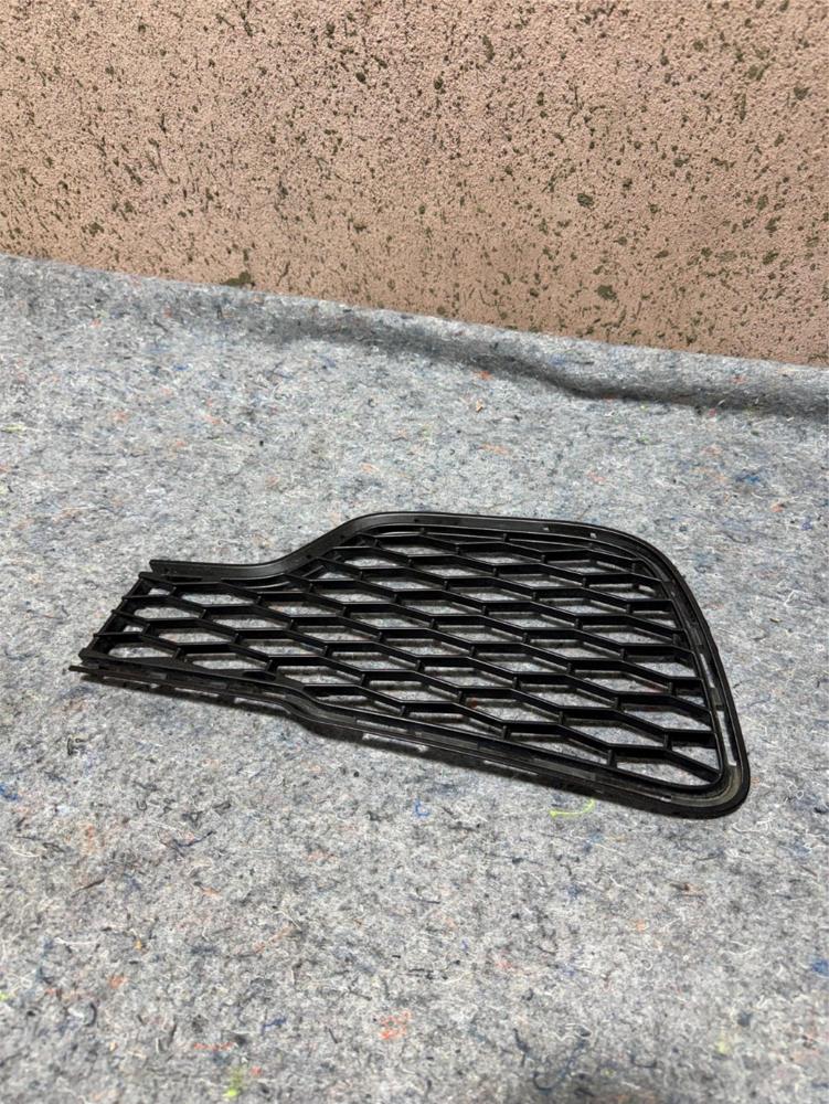 14-17 Maserati Ghibli Front Right Bumper Lower Grille Bezel Cover 670010765 OEM – photo 1