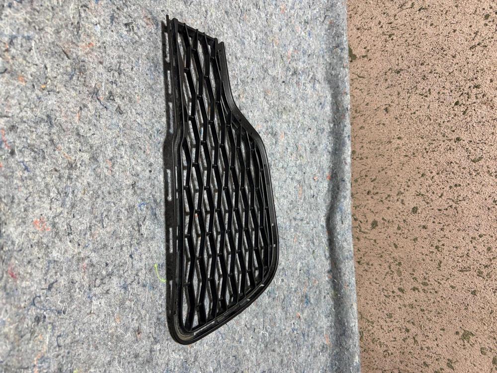 14-17 Maserati Ghibli Front Right Bumper Lower Grille Bezel Cover 670010765 OEM – photo 3