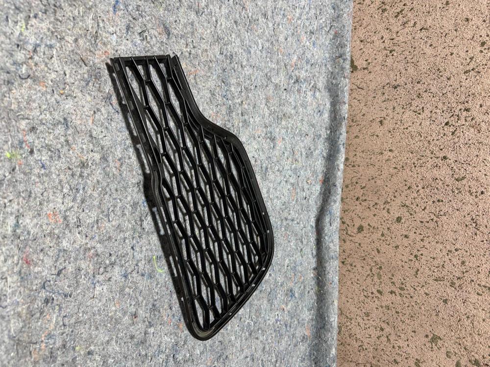 14-17 Maserati Ghibli Front Right Bumper Lower Grille Bezel Cover 670010765 OEM – photo 4