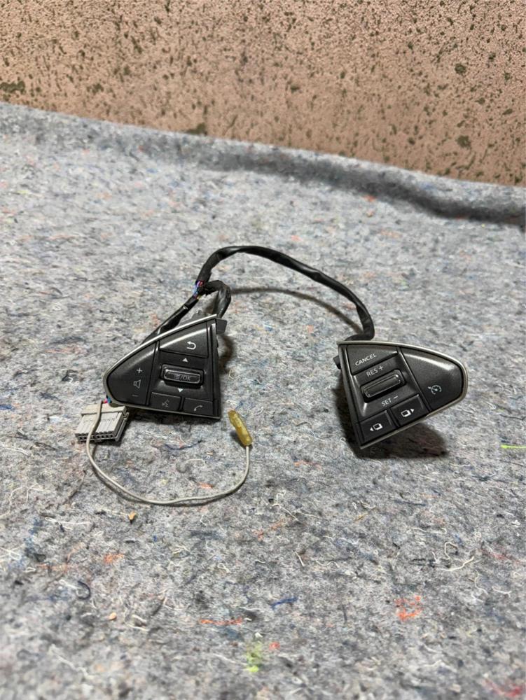 Infiniti Q50 14-17 OEM Steering Wheel Phone Radio Volume Cruise Control Switch – photo 1