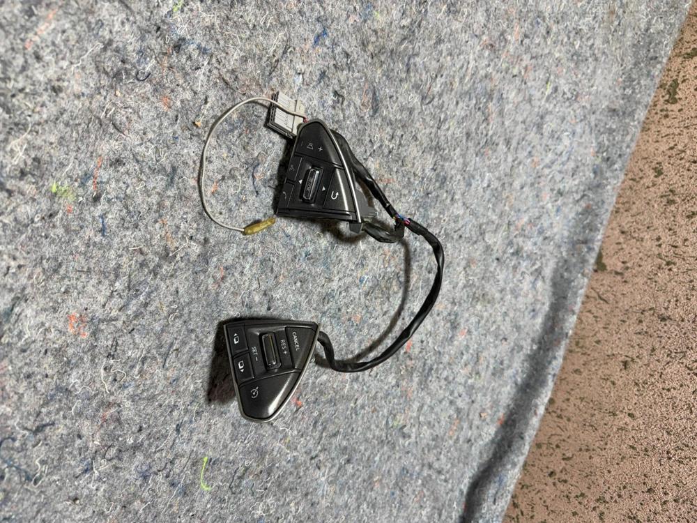 Infiniti Q50 14-17 OEM Steering Wheel Phone Radio Volume Cruise Control Switch – photo 2