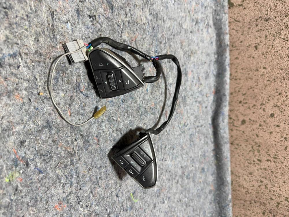 Infiniti Q50 14-17 OEM Steering Wheel Phone Radio Volume Cruise Control Switch – photo 3