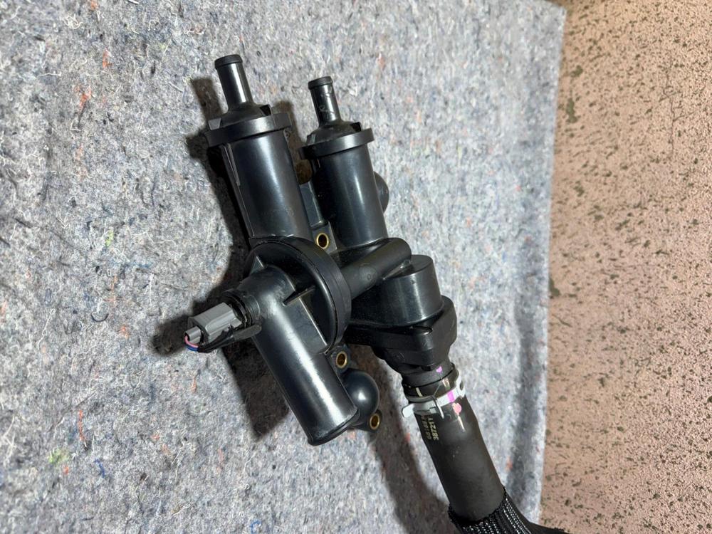 2007-17 Jeep Patriot/dodge Jorney Thermostat Water Outlet OEM 04884568AE – photo 2
