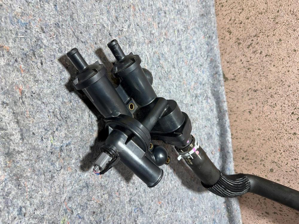 2007-17 Jeep Patriot/dodge Jorney Thermostat Water Outlet OEM 04884568AE – photo 4