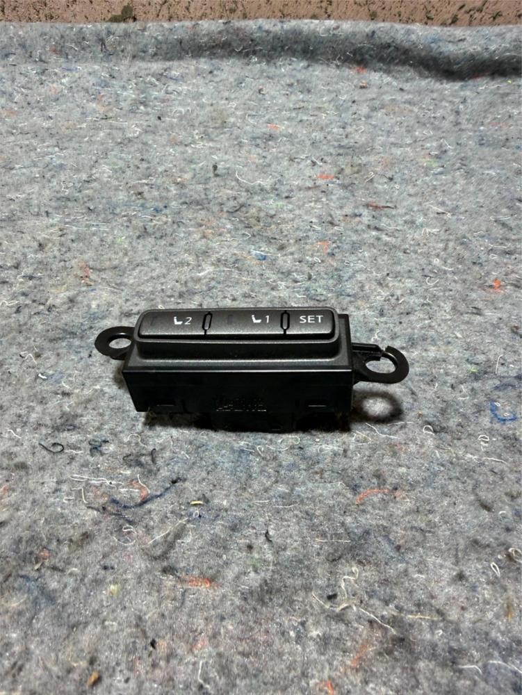 14-22 Infiniti Q50 Front Left LH Driver Side Seat Memory CONTR5OL Switch OEM – photo 1