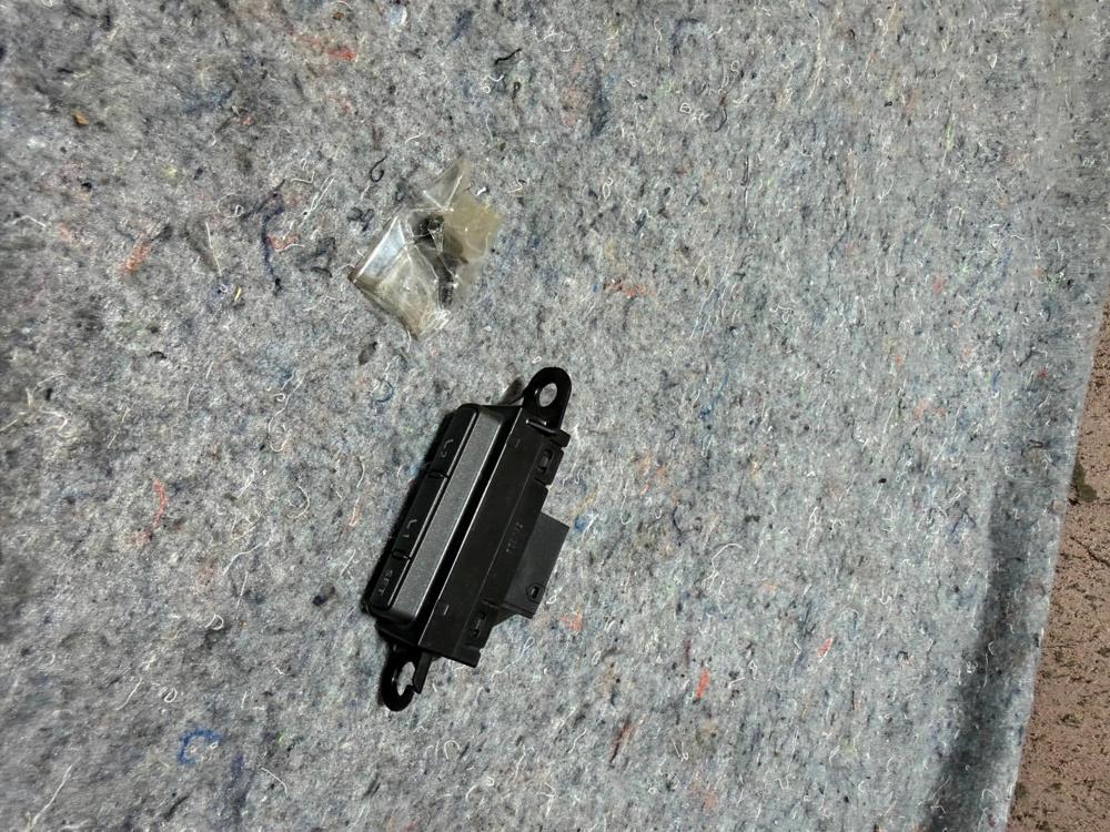 14-22 Infiniti Q50 Front Left LH Driver Side Seat Memory CONTR5OL Switch OEM – photo 4