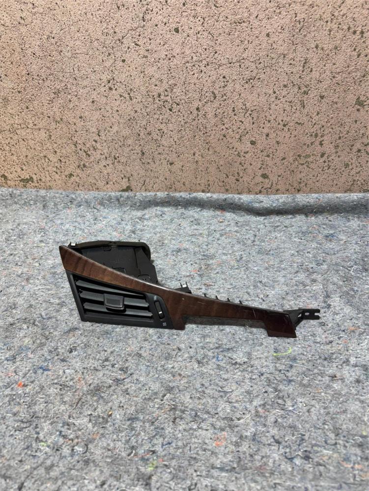 2016-2022 Infiniti Q50 OEM Center Dash Right Side Air Vent Trim 687504GA0A – photo 1