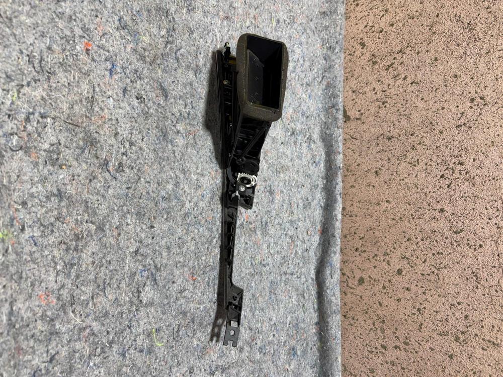 2016-2022 Infiniti Q50 OEM Center Dash Right Side Air Vent Trim 687504GA0A – photo 2