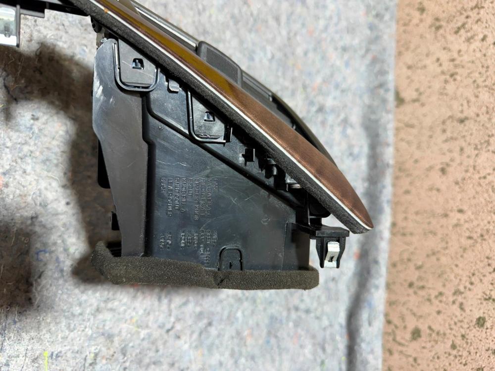 2016-2022 Infiniti Q50 OEM Center Dash Right Side Air Vent Trim 687504GA0A – photo 4