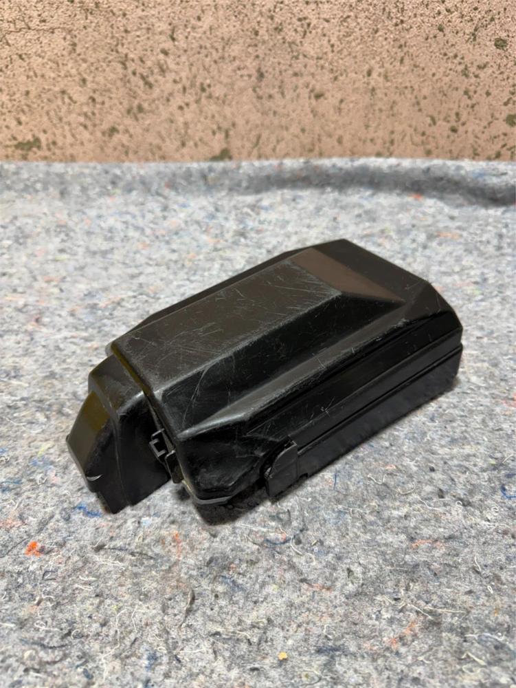 2017 Infiniti Q60 Engine Fuse Box Cover Cap Only OEM 284B84GB0A – photo 1