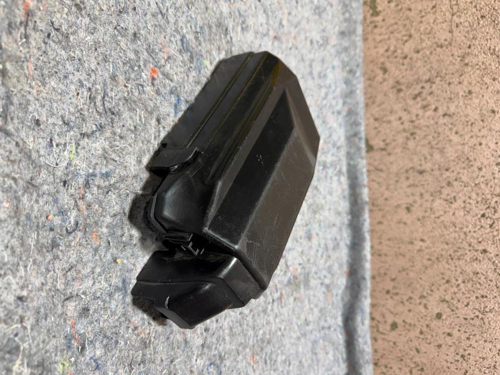 2017 Infiniti Q60 Engine Fuse Box Cover Cap Only OEM 284B84GB0A – photo 4