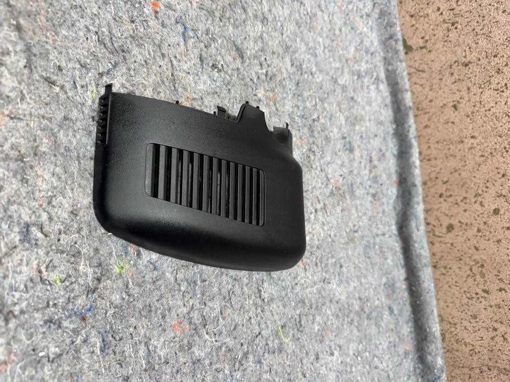 OEM Genuine Mazda Passenger Right Radar Sensor Cover 14-17 CX-3 KD45-67-Z31D – photo 2