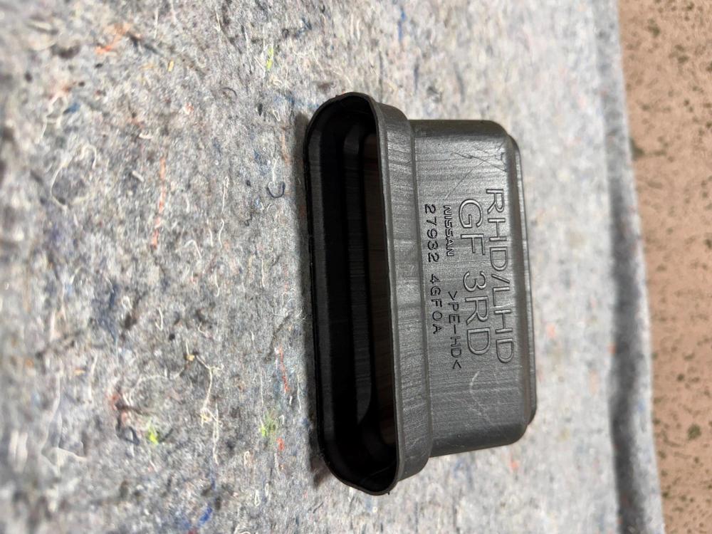 2016-2017 Infiniti Q50 Rear Center Console W Vents 279324GF0A Black – photo 2