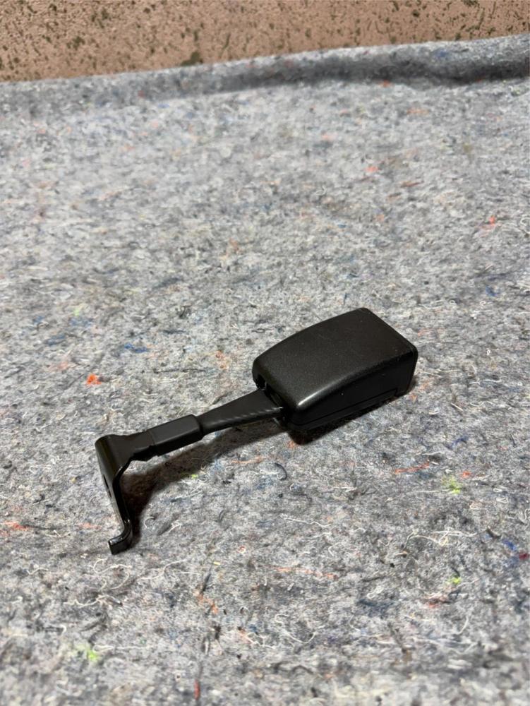14-16 Maserati Ghibli Rear Left Driver Side Seat Belt Buckle Black 670019029 OEM – photo 1