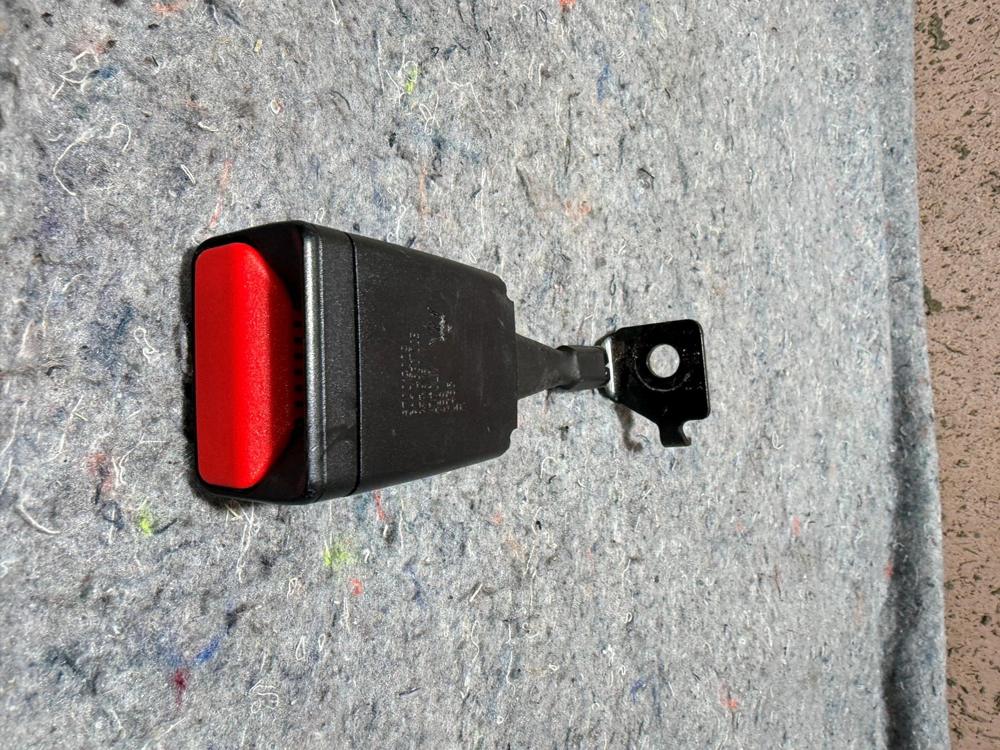 14-16 Maserati Ghibli Rear Left Driver Side Seat Belt Buckle Black 670019029 OEM – photo 2