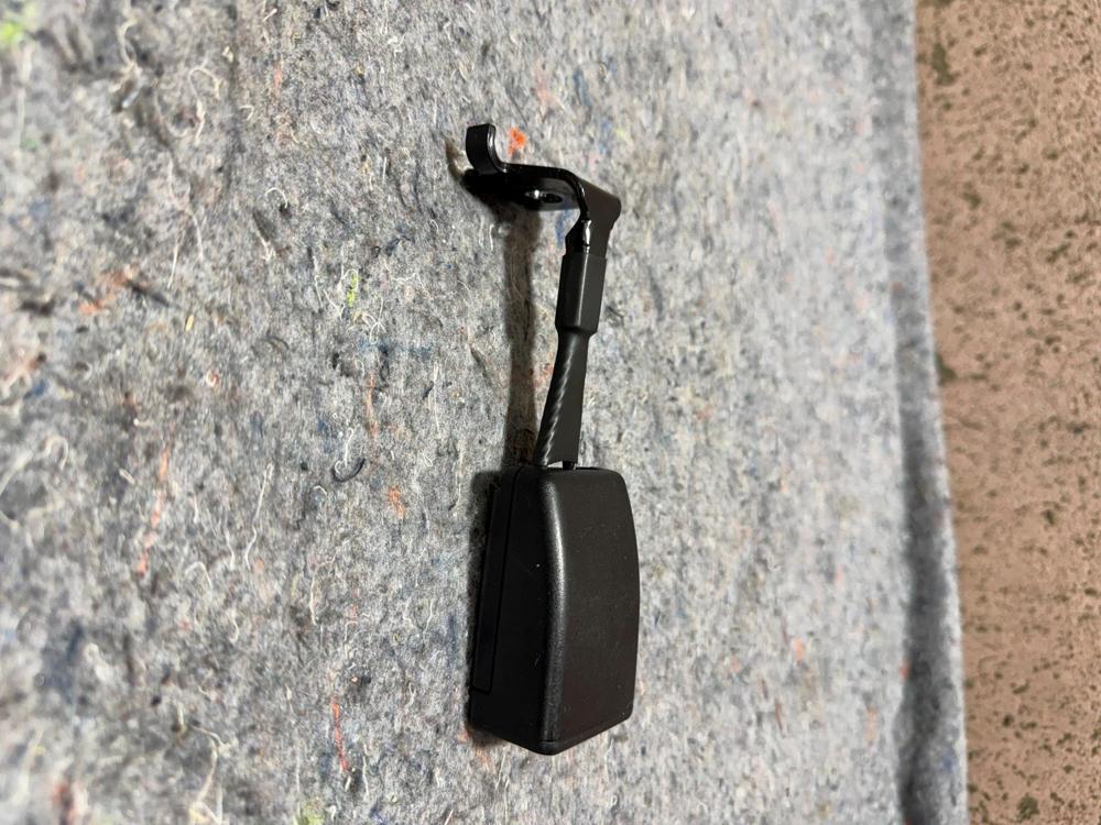 14-16 Maserati Ghibli Rear Left Driver Side Seat Belt Buckle Black 670019029 OEM – photo 3