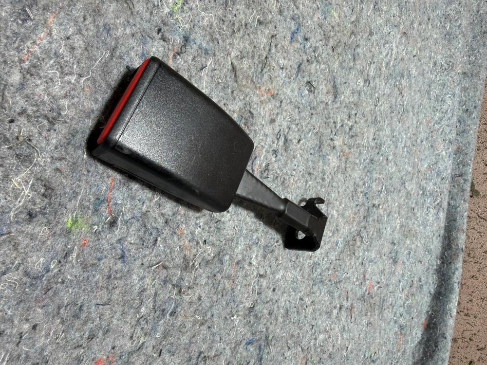14-16 Maserati Ghibli Rear Left Driver Side Seat Belt Buckle Black 670019029 OEM – photo 4