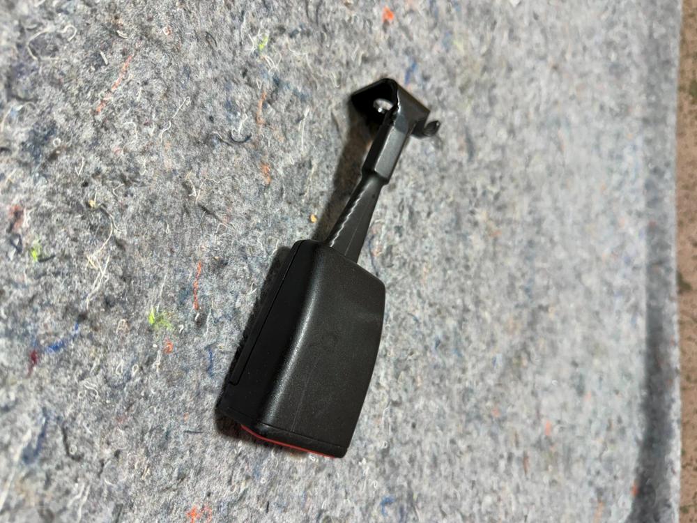 14-16 Maserati Ghibli Rear Left Driver Side Seat Belt Buckle Black 670019030 OEM – photo 2