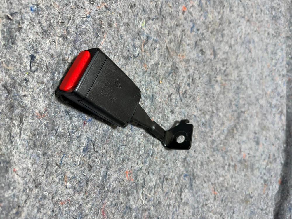 14-16 Maserati Ghibli Rear Left Driver Side Seat Belt Buckle Black 670019030 OEM – photo 3