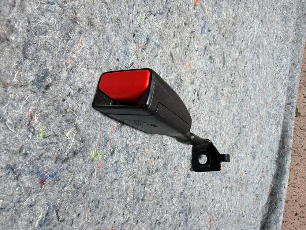 14-16 Maserati Ghibli Rear Left Driver Side Seat Belt Buckle Black 670019030 OEM – photo 4