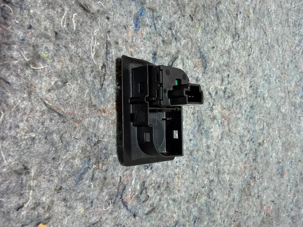 2014-2019 Maserati Ghibli OEM Left Front Door Trunk Open Release Switch – photo 2